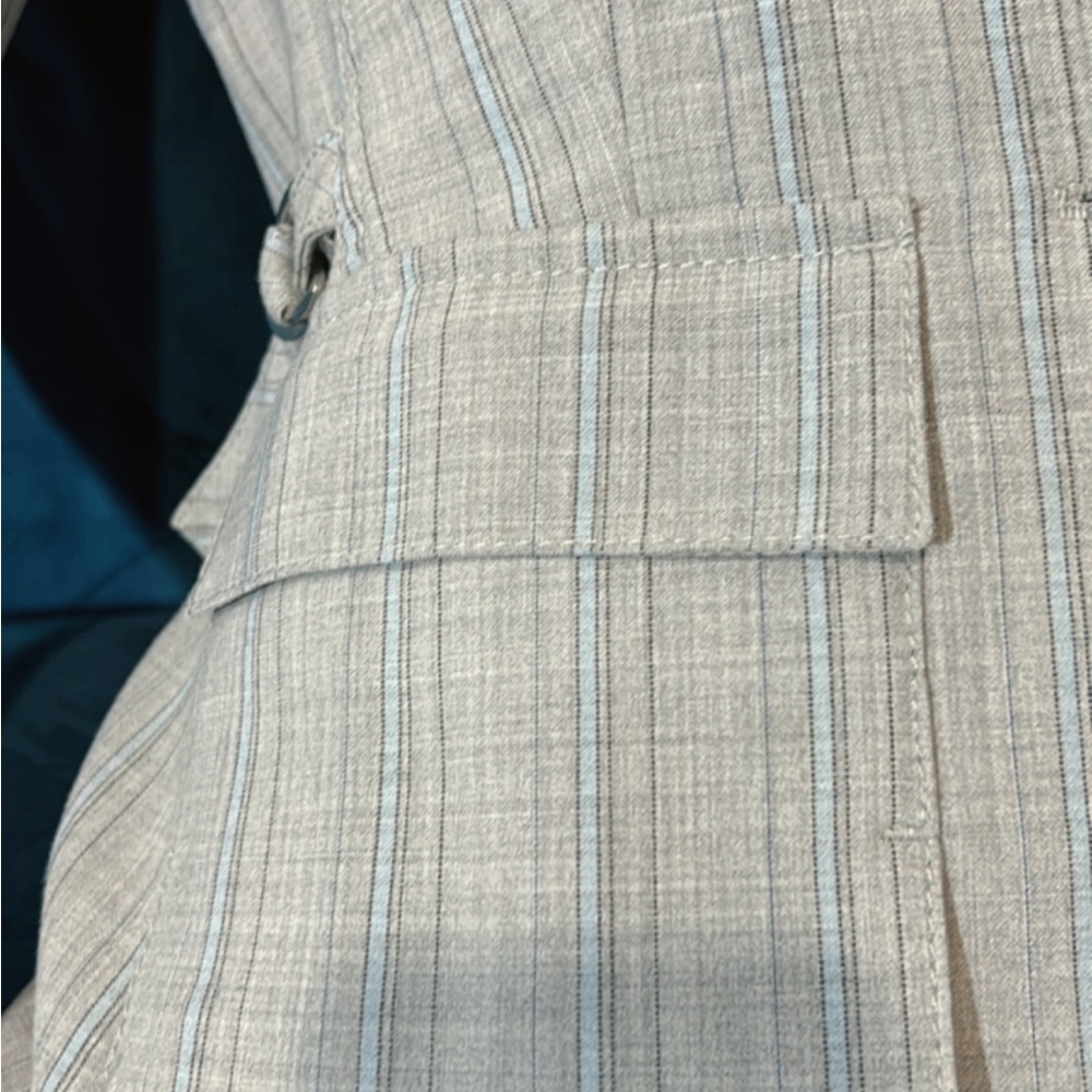 Express Gray Blazer Tailored for Versatile Elegance - Picture 3 of 10